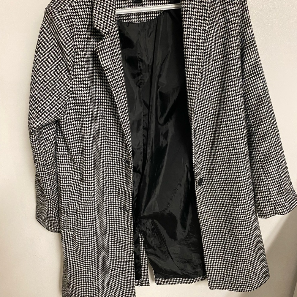 Black and White Houndstooth Blazer with Lapel Collar
